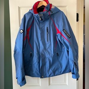 Descente mens large ski jacket, lots of zippered pockets. Excellent shape. Warm